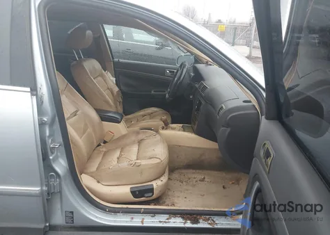 2001 Volkswagen Passat Glx from USA, damaged, VIN WVWRH63BX1P129033